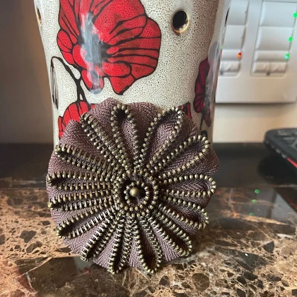 LEATHER FLOWER Zipper Brooch!